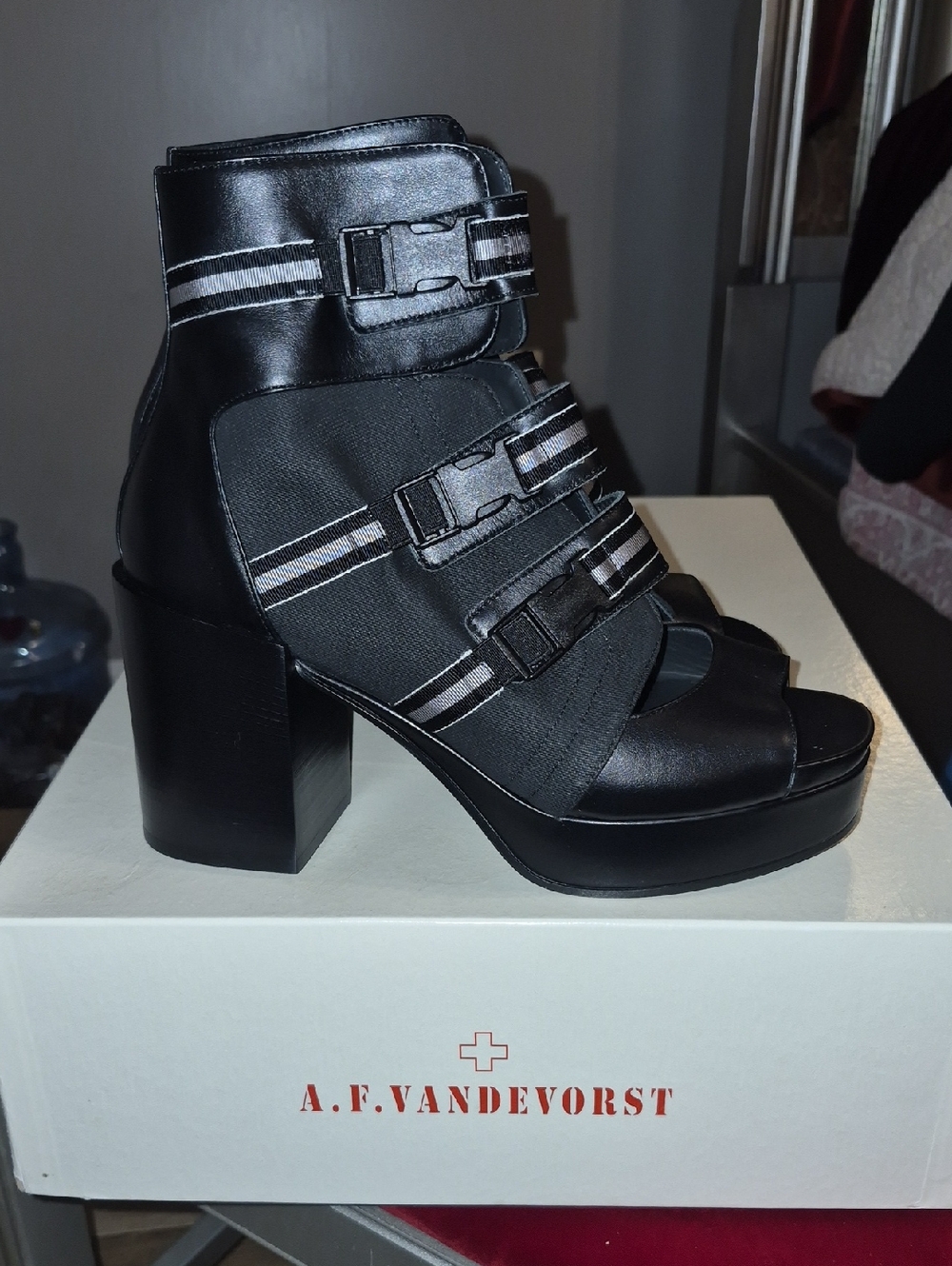 A.F. VANDEVORST NWT MADE IN ITALY REAL LEATHER PLATFORM STRAP CLOSURE PEEP TOES